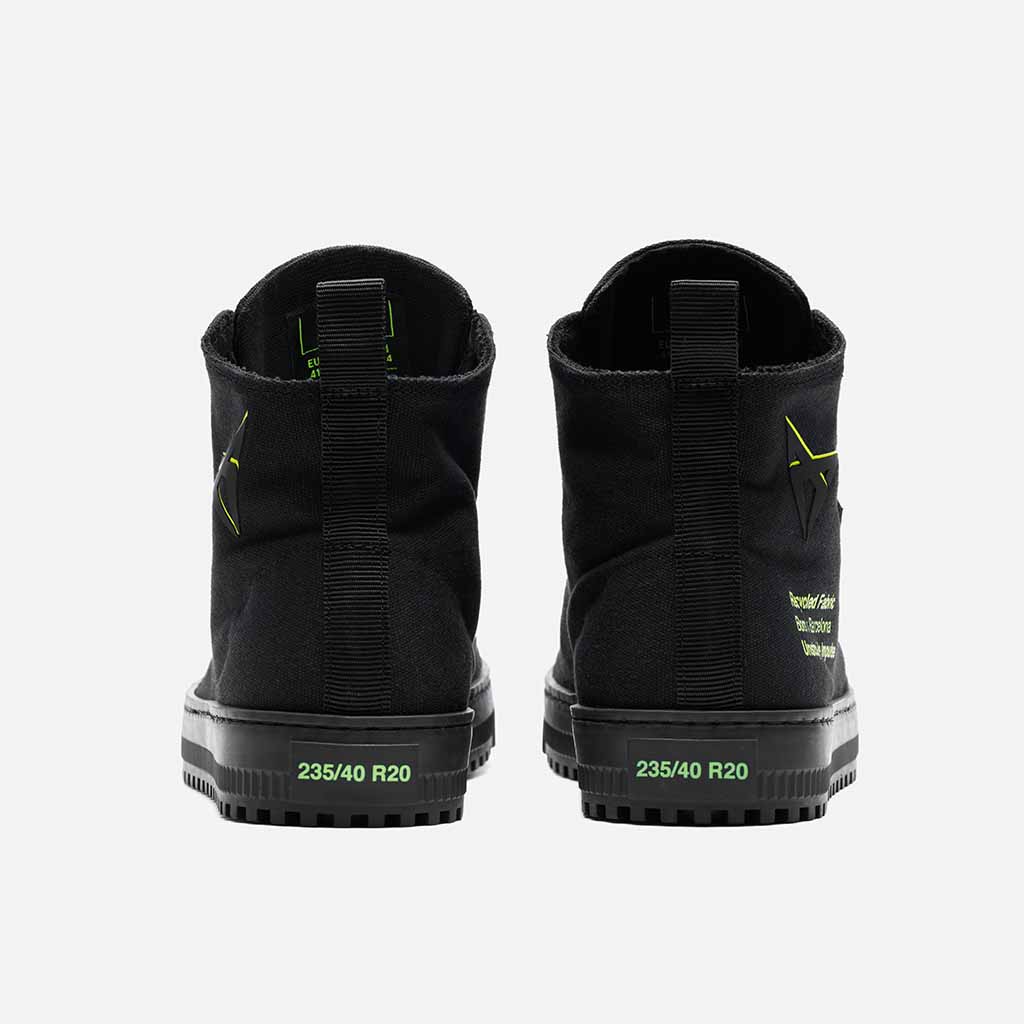 Mikakus Born x CUPRA Black